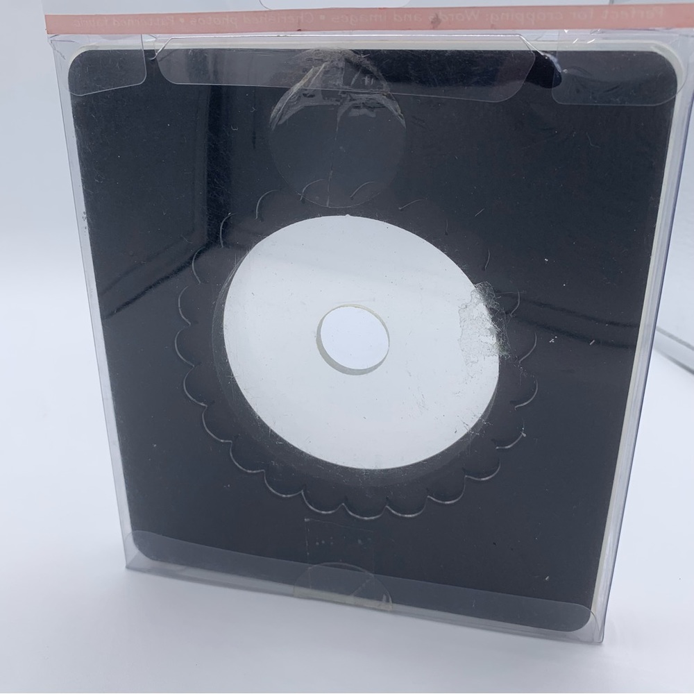 Sizzix clear circle scallop